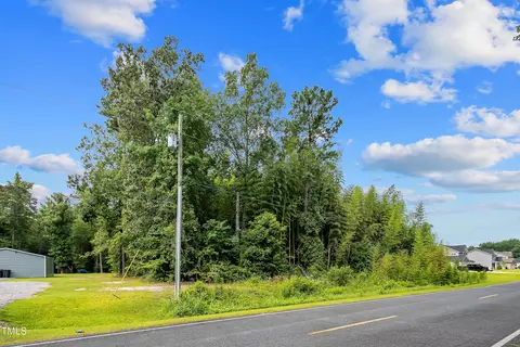 1350 Hayes Rd, Spring Lake, NC 28390