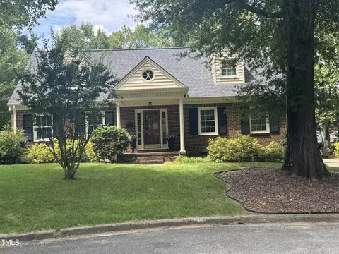 204 Westbrook Ct, Burlington, NC 27215