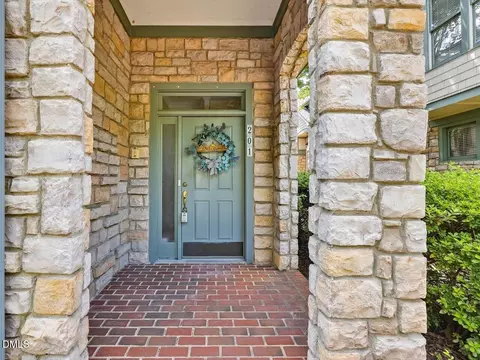 201 Presque Isle Ln, Chapel Hill, NC 27514
