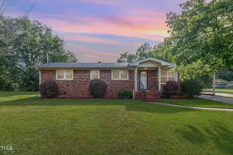 2141 Biltmore Dr, Fayetteville, NC 28304