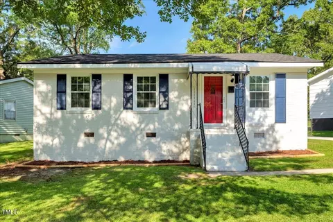 120 Southgate Dr, Roanoke Rapids, NC 27870