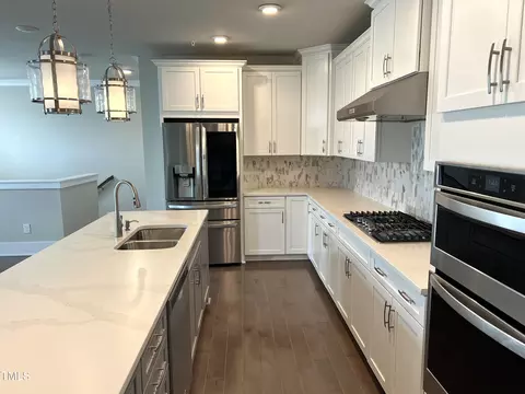 10530 Sablewood Dr #113, Raleigh, NC 27617