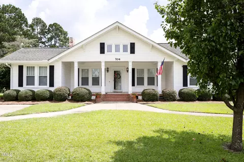 704 N Lincoln St, Benson, NC 27504