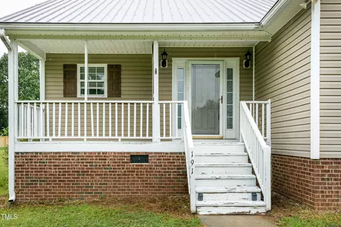 Exterior - 191 Lansing Dr, Benson, NC 27504 photo 6 of 17
