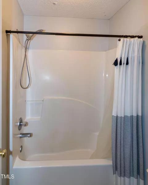Bath - 191 Lansing Dr, Benson, NC 27504 photo 2 of 5