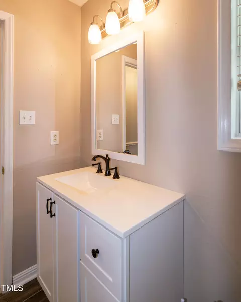 Bath - 191 Lansing Dr, Benson, NC 27504 photo 4 of 5