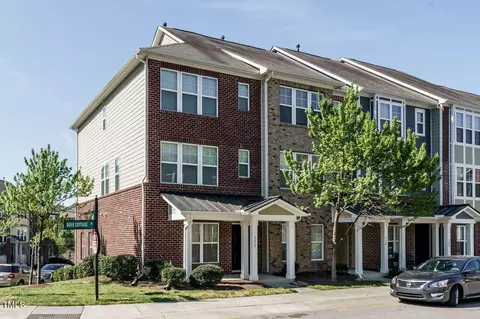 332 Dove Cottage Ln, Cary, NC 27519