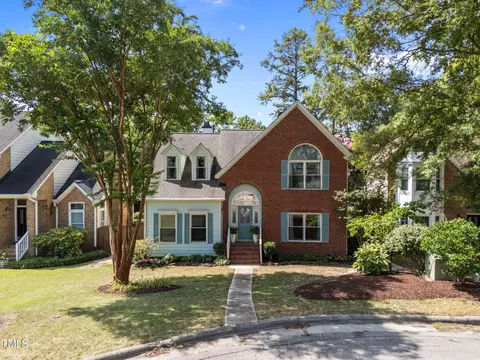 129 Cumberland Green Dr, Cary, NC 27513