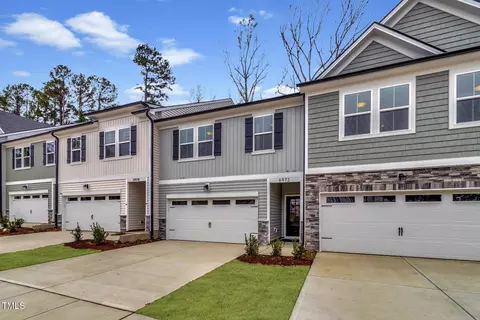 6972 Doddridge Ln, Cary, NC 27519