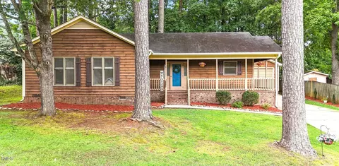 102 Whithorne Dr, Garner, NC 27529