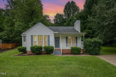 304 Holly Pines Ct, Holly Springs, NC 27540