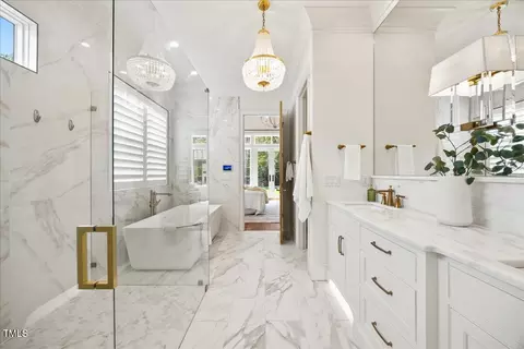 Bath - 2120 Kipawa St, Raleigh, NC 27607 photo 3 of 9