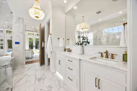 Bath - 2120 Kipawa St, Raleigh, NC 27607 photo 4 of 9