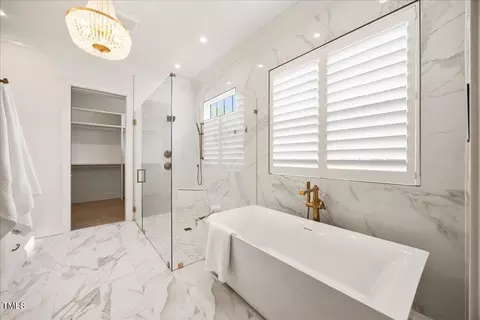 Bath - 2120 Kipawa St, Raleigh, NC 27607 photo 5 of 9