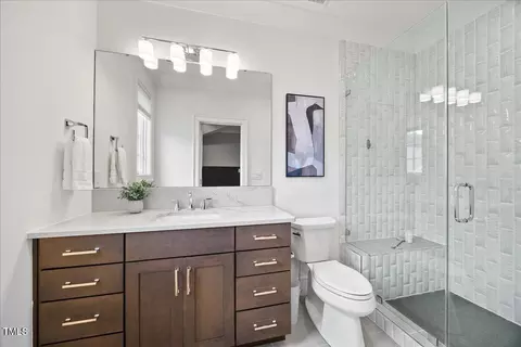 Bath - 2120 Kipawa St, Raleigh, NC 27607 photo 7 of 9