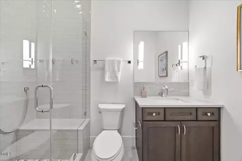 Bath - 2120 Kipawa St, Raleigh, NC 27607 photo 2 of 9