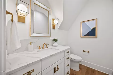 Bath - 2120 Kipawa St, Raleigh, NC 27607 photo 6 of 9