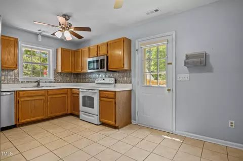 Kitchen - 262 Highgate Cir, Wake Forest, NC 27587 photo 4 of 5