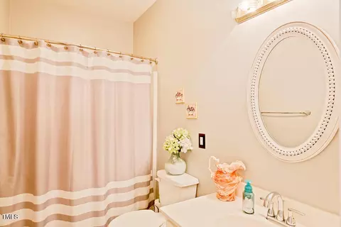 Bath - 230 Wendy Pl, Benson, NC 27504 photo 4 of 4