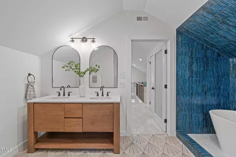 Bath - 318 E Trinity Ave, Durham, NC 27701 photo 4 of 4
