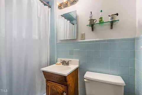 Bath - 2900 Beech Grove Dr, Durham, NC 27705 photo 3 of 3