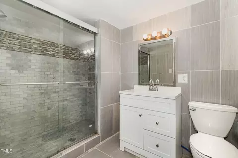 Bath - 2900 Beech Grove Dr, Durham, NC 27705 photo 2 of 3