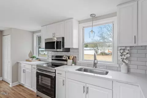 Kitchen - 322 Pace St, Smithfield, NC 27577 photo 2 of 6