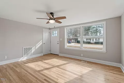 Living - 322 Pace St, Smithfield, NC 27577 photo 6 of 6