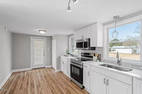 Kitchen - 322 Pace St, Smithfield, NC 27577 photo 3 of 6