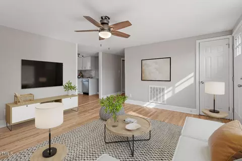 Living - 322 Pace St, Smithfield, NC 27577 photo 3 of 6