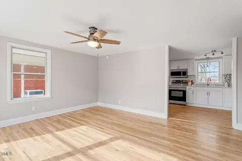 Living - 322 Pace St, Smithfield, NC 27577 photo 4 of 6