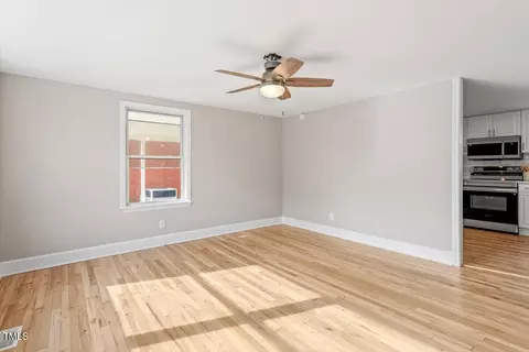 Living - 322 Pace St, Smithfield, NC 27577 photo 5 of 6