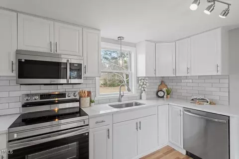 Kitchen - 322 Pace St, Smithfield, NC 27577 photo 4 of 6