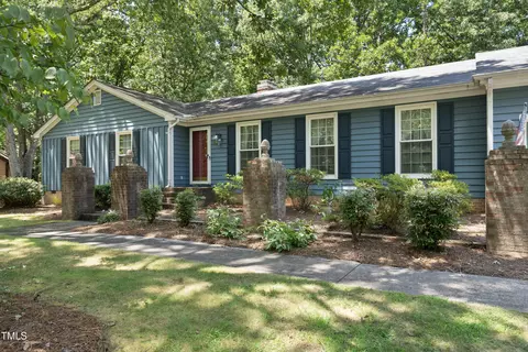 304 Oregon Cir, Cary, NC 27511