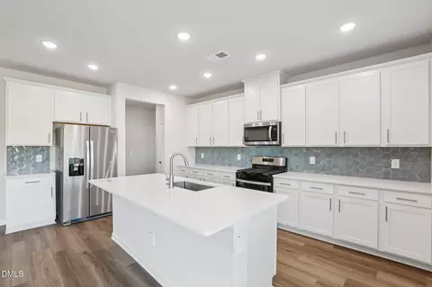 202 Thistle Patch Pl, Angier, NC 27501
