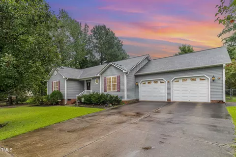 3525 Deer Trace Ln, Clayton, NC 27520