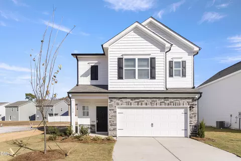 172 Courtside Dr, Dunn, NC 28334