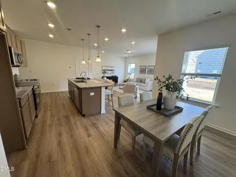 172 Courtside Dr, Dunn, NC 28334 photo 8