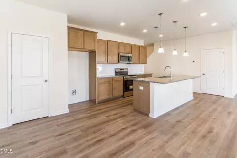 172 Courtside Dr, Dunn, NC 28334 photo 6