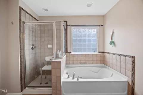 Bath - 2 Red Sage Ct, Durham, NC 27703 photo 4 of 8