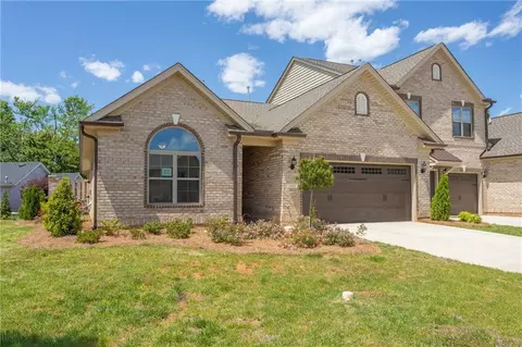 1097 Beechcraft Dr #141, Mebane, NC 27302