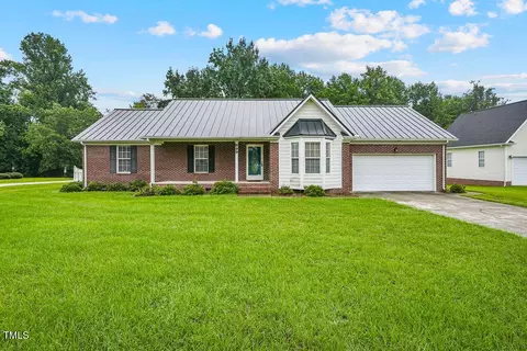 899 Core Rd, Dunn, NC 28334