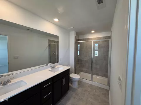 Bath - 3101 Vitner Dr, Durham, NC 27704 photo 2 of 2