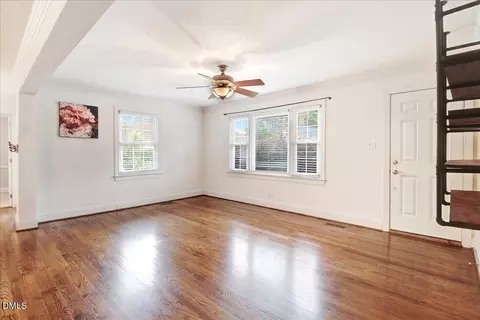 Living - 407 E Woodall St, Smithfield, NC 27577 photo 3 of 4