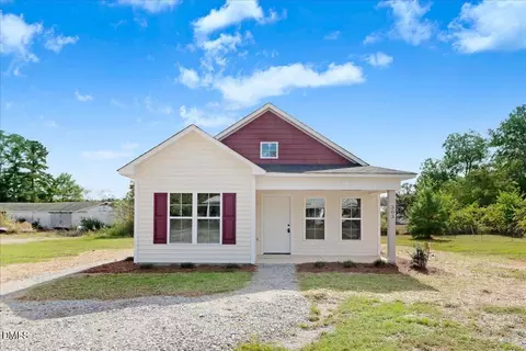 303 E James St, La Grange, NC 28551