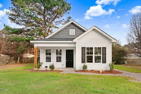 303 E James St, La Grange, NC 28551