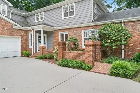 107 Greensview Dr, Cary, NC 27518