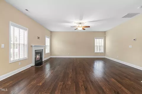 Living - 895 November Ln, Willow Spring, NC 27592 photo 2 of 5