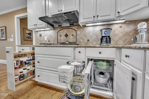 Kitchen - 2013 Eagleton Cir, Raleigh, NC 27609 photo 9 of 10