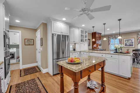Kitchen - 2013 Eagleton Cir, Raleigh, NC 27609 photo 6 of 10